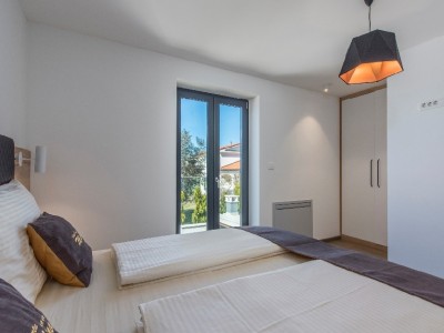 Luxury apartment in the vicinity of Umag, first row to the sea 9