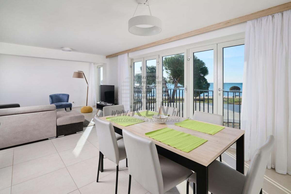 Apartment in the first row to the sea with elevator and garage 1
