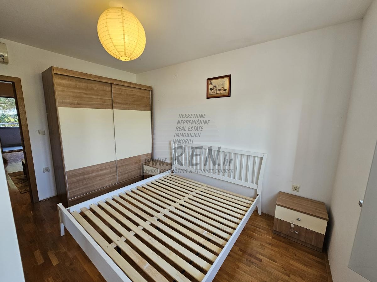 Apartment on the ground floor in the center of Novigrad 9