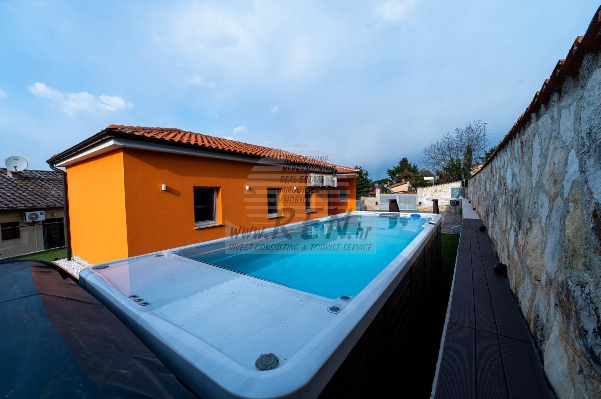 PRESTIGEHAUS MIT POOL – NUR 50 m VOM MEER 4
