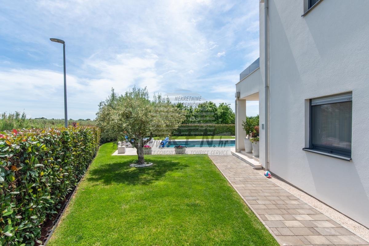 Haus mit Swimmingpool in ruhiger Lage in Novigrad 33