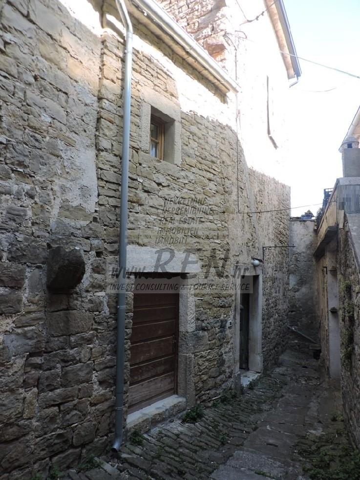 Hiša v okolici Buja 16