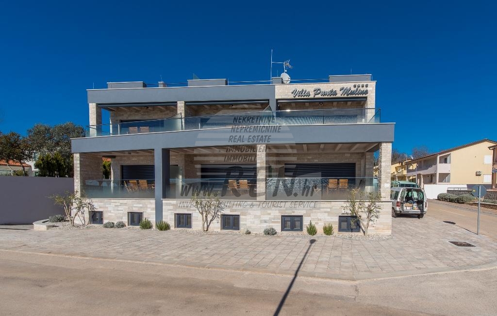 Luxury apartment in the vicinity of Umag, first row to the sea 19