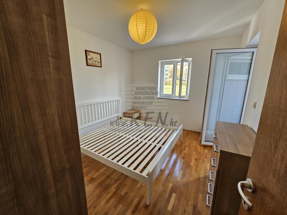 Apartment on the ground floor in the center of Novigrad 8