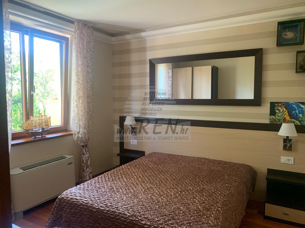 Moderna in luksuzna vila v bližini morja 18
