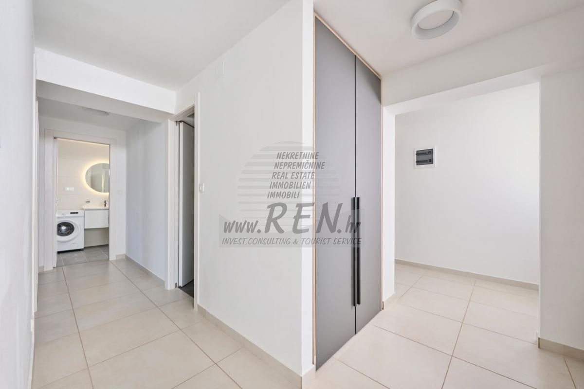 Apartment in the first row to the sea with elevator and garage 7