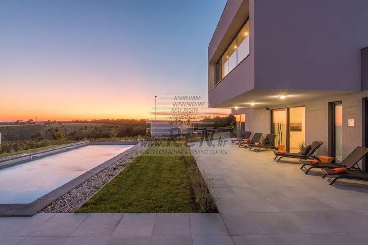 Modern Villa near Novigrad 3