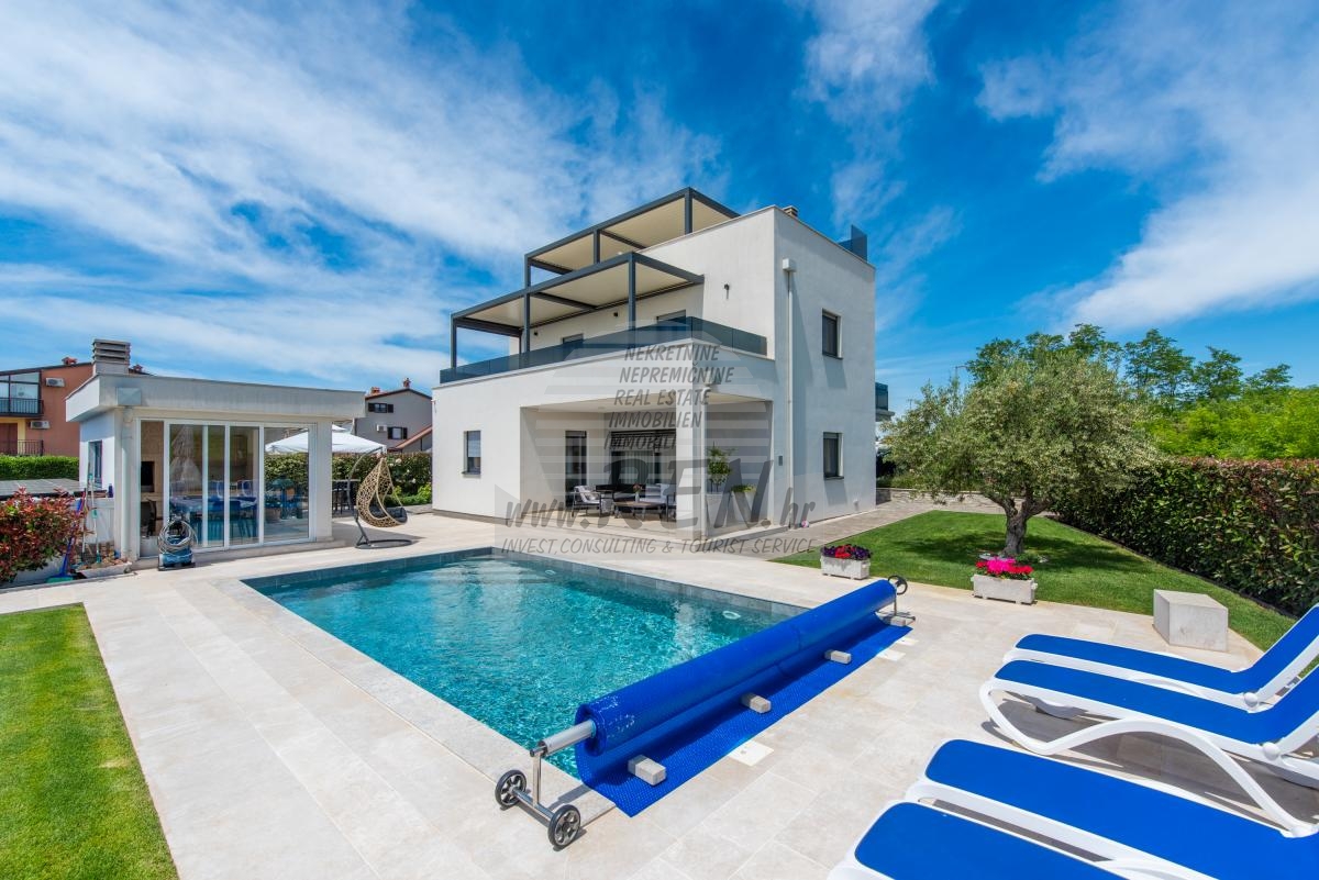 Haus mit Swimmingpool in ruhiger Lage in Novigrad 1