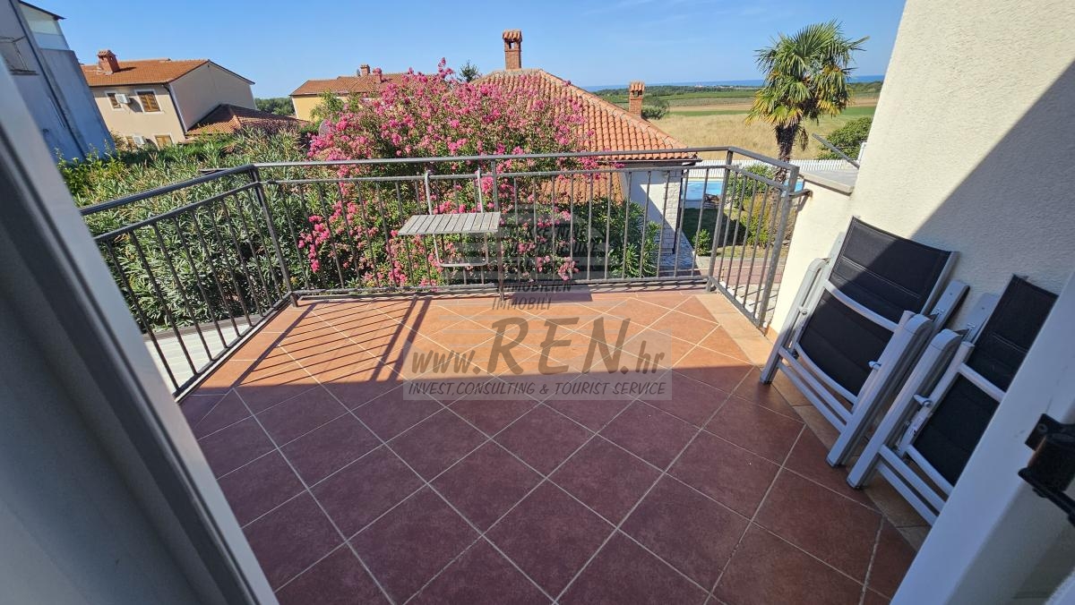 Mediteranska vrstna hiša s pogledom na morje – okolica Novigrada 17