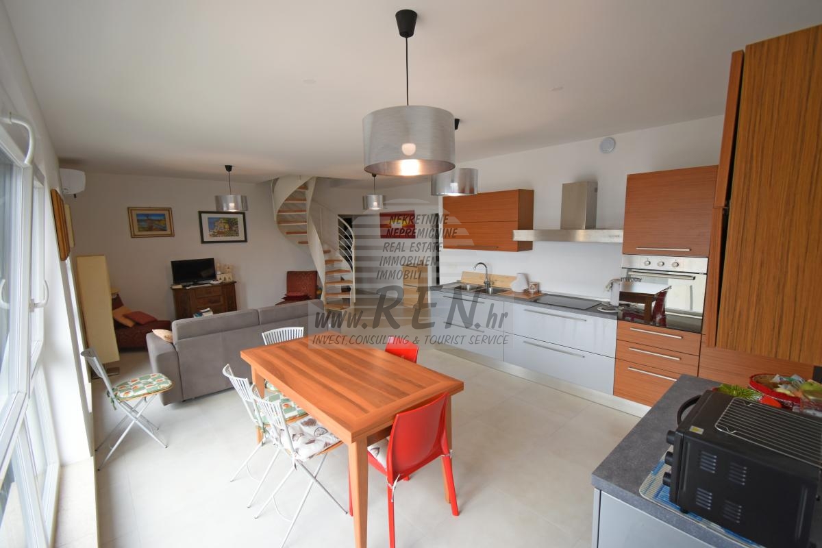 Apartment in Novigrad with a beautiful view of the sea 8
