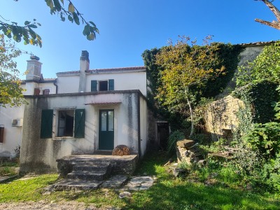 Stone house in the vicinity of Buje 4