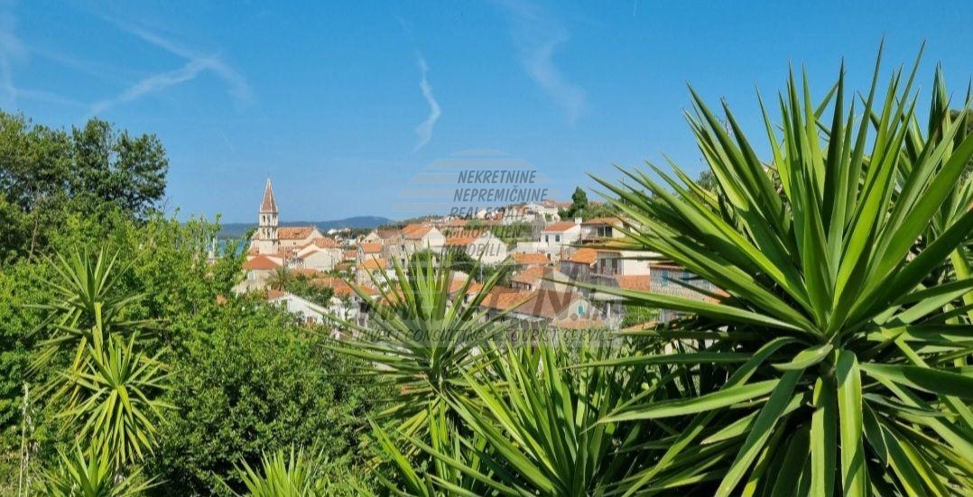 Građevinsko zemljište na otoku Braču 1