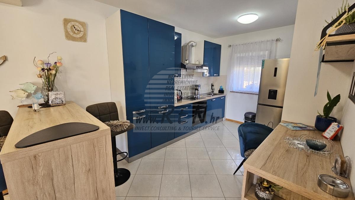 Krajnja kuća u nizu s dva stambena dijela i vrtom 2