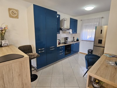 Krajnja kuća u nizu s dva stambena dijela i vrtom 2