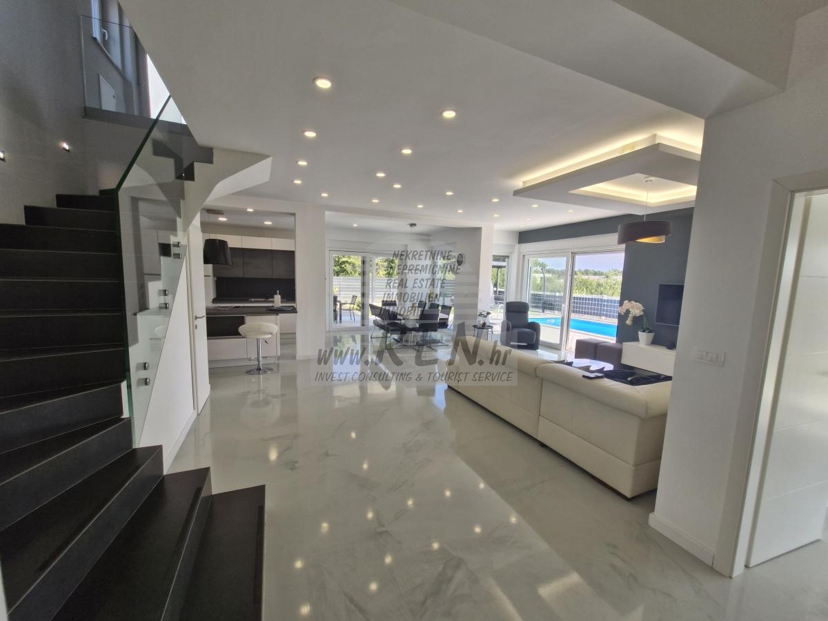 Dom Novigrad 13