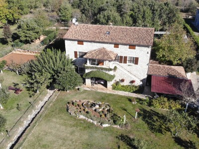 Stone house with a large garden in the vicinity of Buje