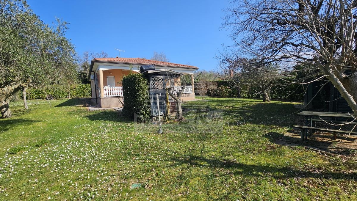 Samostojeća prizemnica s uređenim vrtom blizu mora 5