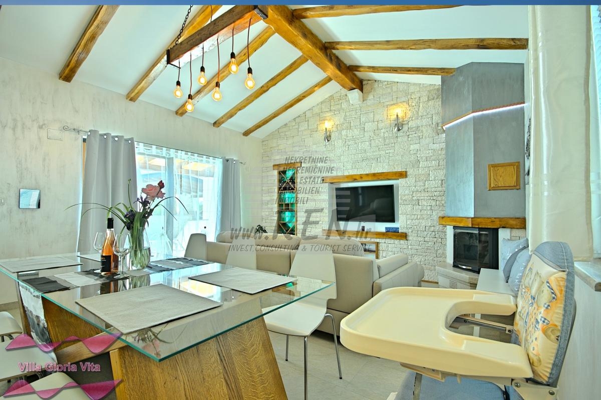 House with swimming pool near Brtonigla 11