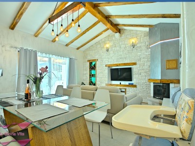 House with swimming pool near Brtonigla 11