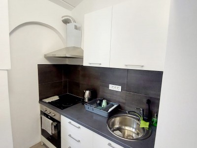 Apartment with Gallery – cozy second floor unit near the sea 4