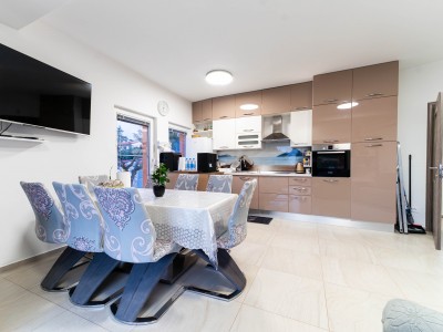 PRESTIGEHAUS MIT POOL – NUR 50 m VOM MEER 14
