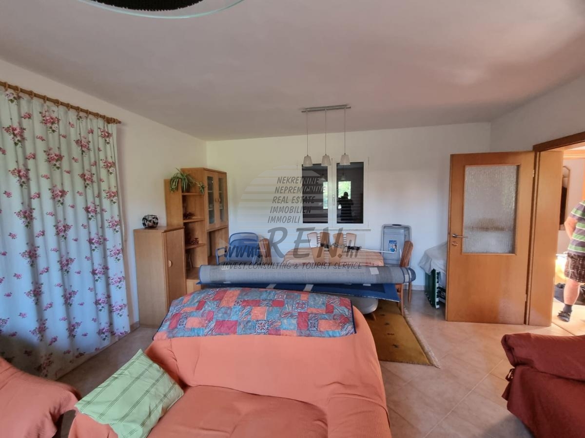Samostojeća kuća sa dva stana u okolici Rovinja 16