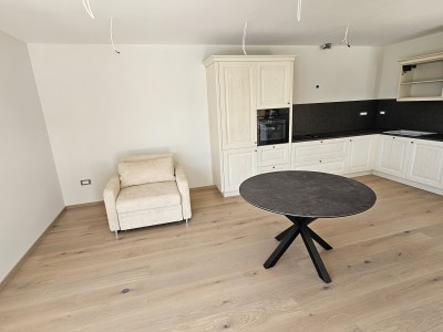Luksuzni stan u prizemlju s privatnim vrtom – premium novogradnja, Novigrad 14