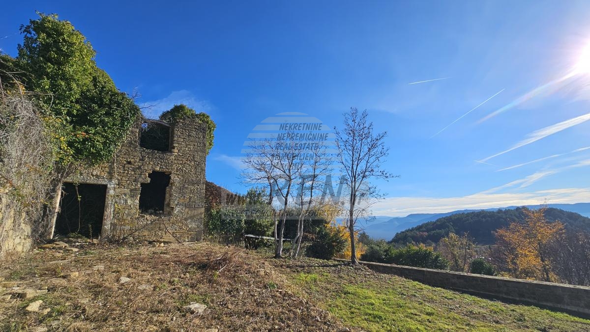 Steinruine mit Atemberaubendem Blick auf Motovun 4