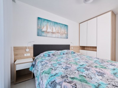 Apartment in the first row to the sea with elevator and garage 10