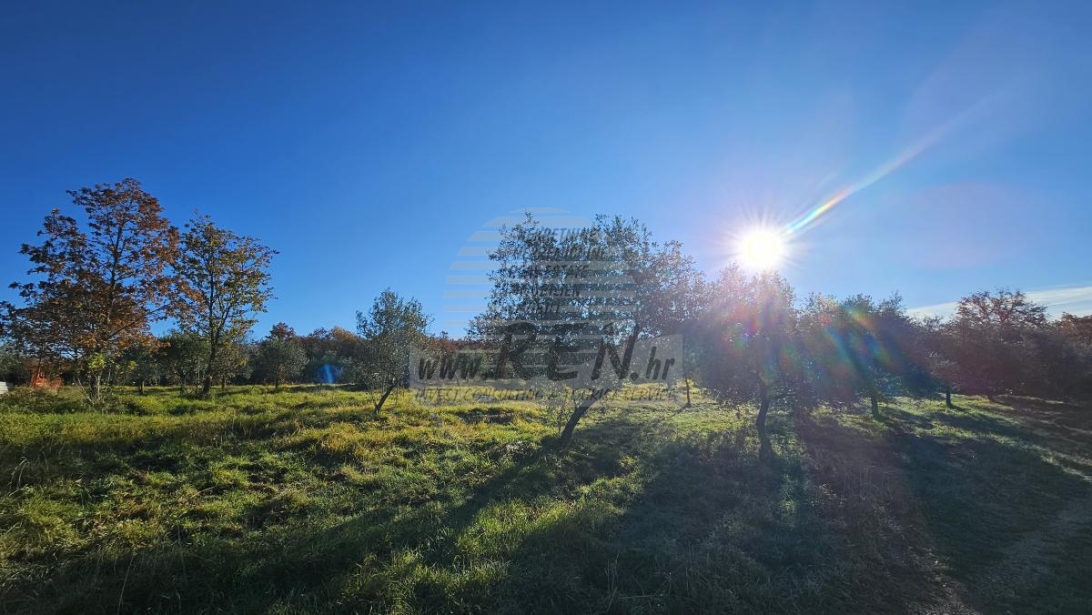 Progetto Moderno in Zona Tranquilla vicino a Buie – Terreno Edificabile con Progetto Concettuale 1