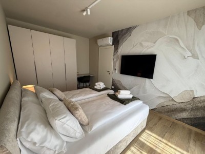 Doppelhaushälfte in ruhiger Lage mit herrlichem Blick auf das Meer und den Swimmingpool - in Gebäude 7