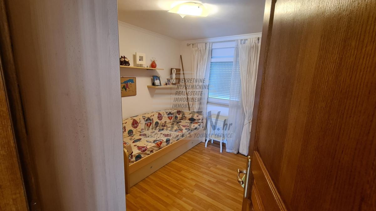 Apartment with sea view in Novigrad 11