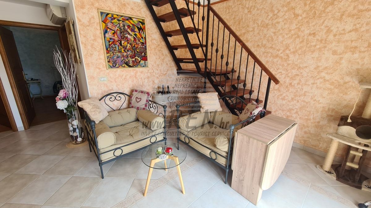 Apartment with sea view in Novigrad 3