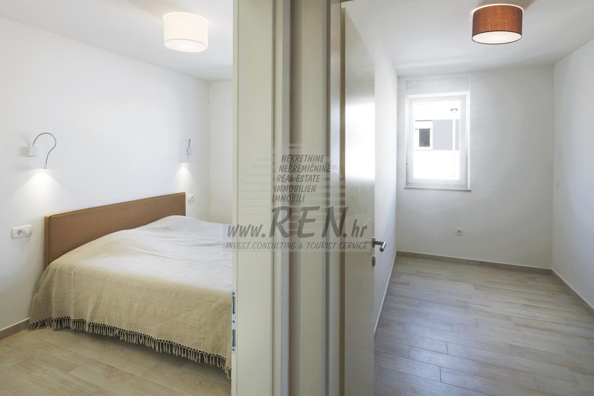 Apartma s čudovitim pogledom na morje v Novigradu 9