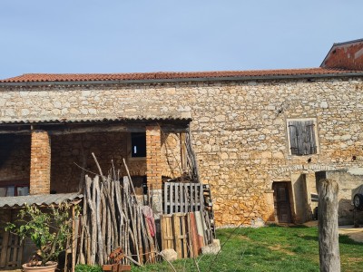 Stone house in the vicinity of Novigrad 2