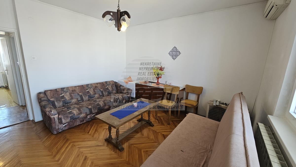 Stan u centru Umaga s terasom prema moru – 2 spavaće sobe 3