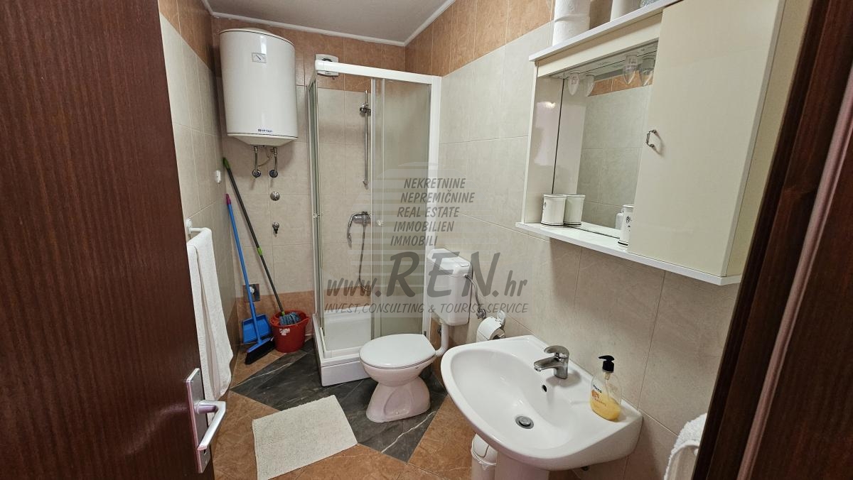 Stan s dva zasebna apartmana, bazenom i pogledom na more 5