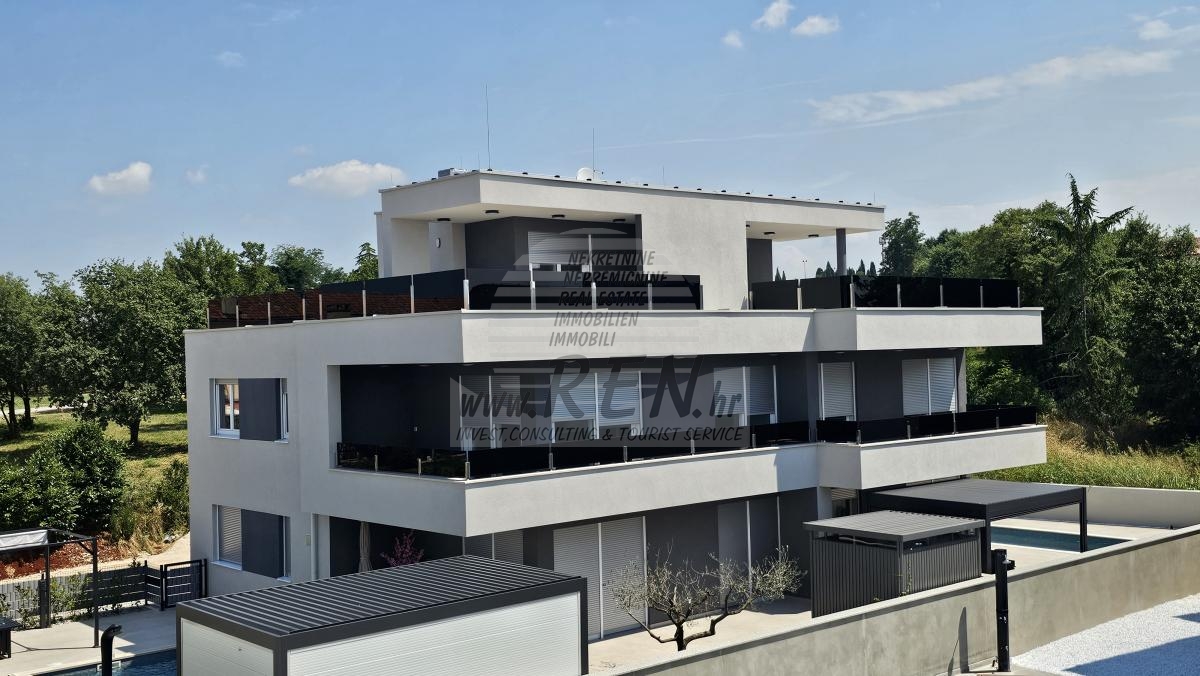 Stan sa krovnom terasom i pogledom na more 13