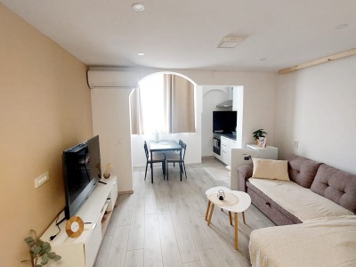Apartment with Gallery – cozy second floor unit near the sea 7