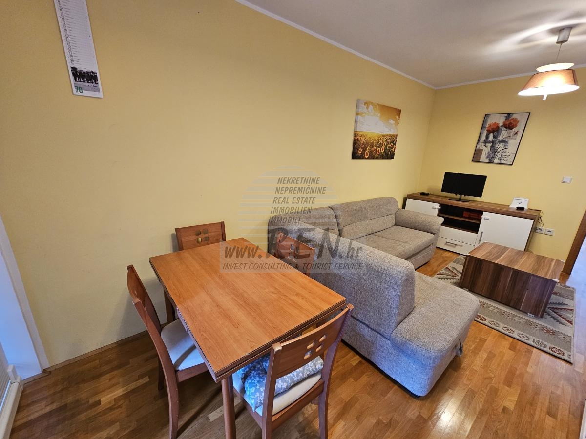 Apartment on the ground floor in the center of Novigrad 4