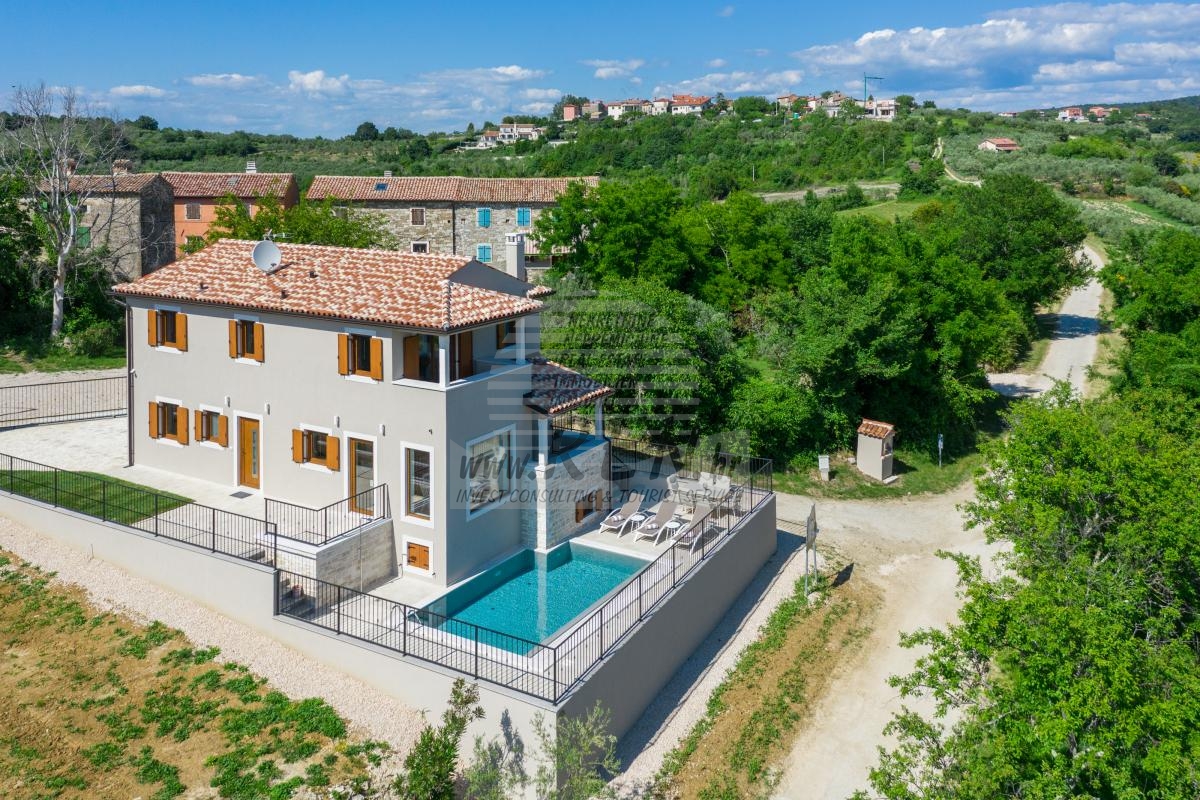 Kuća sa bazenom u okolici Buja 1