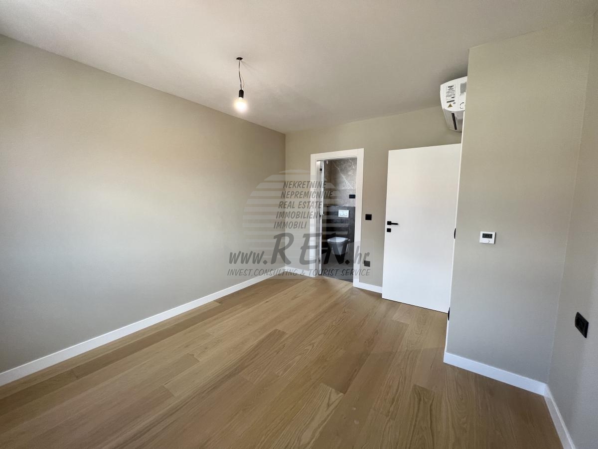 Apartment with a beautiful view of the sea - at the stage of construction 12