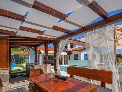 House with swimming pool near Brtonigla 8