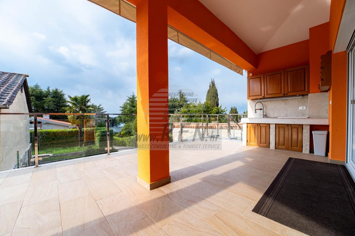 PRESTIGEHAUS MIT POOL – NUR 50 m VOM MEER 2