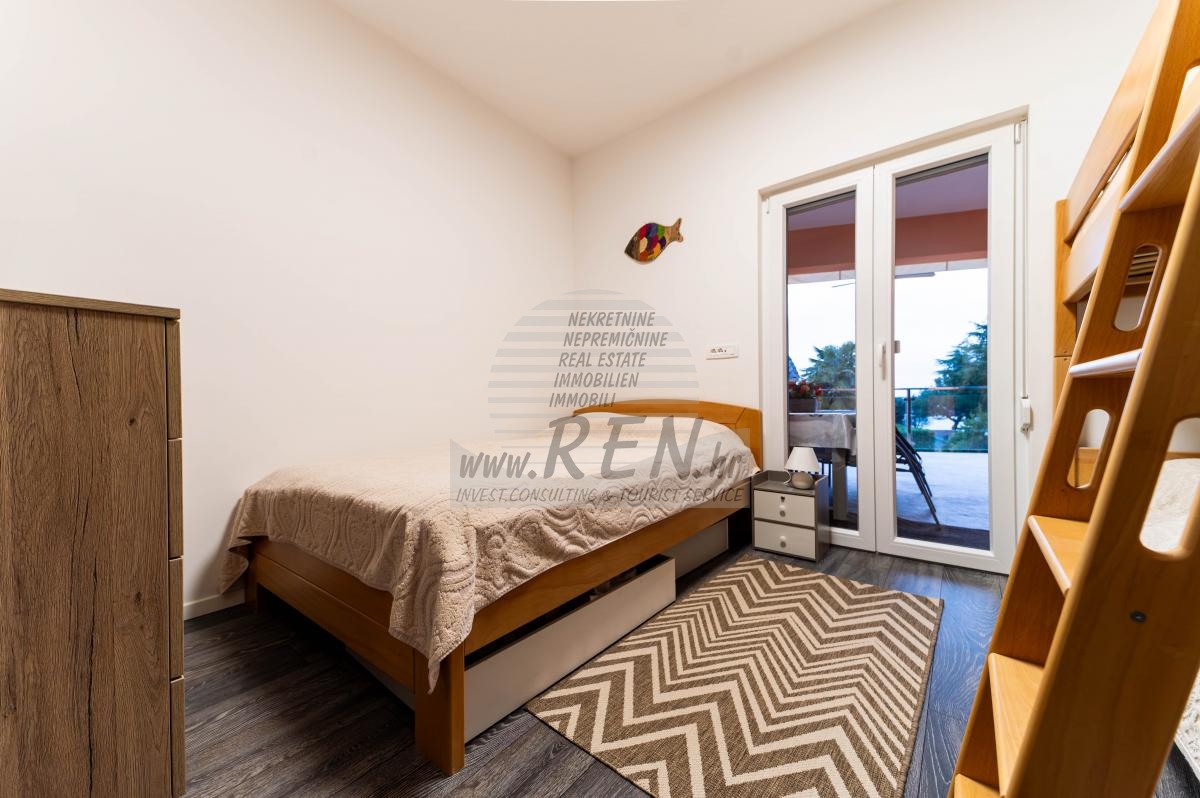 PRESTIGEHAUS MIT POOL – NUR 50 m VOM MEER 16