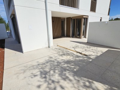 Luksuzni stan u prizemlju s privatnim vrtom – premium novogradnja, Novigrad 5