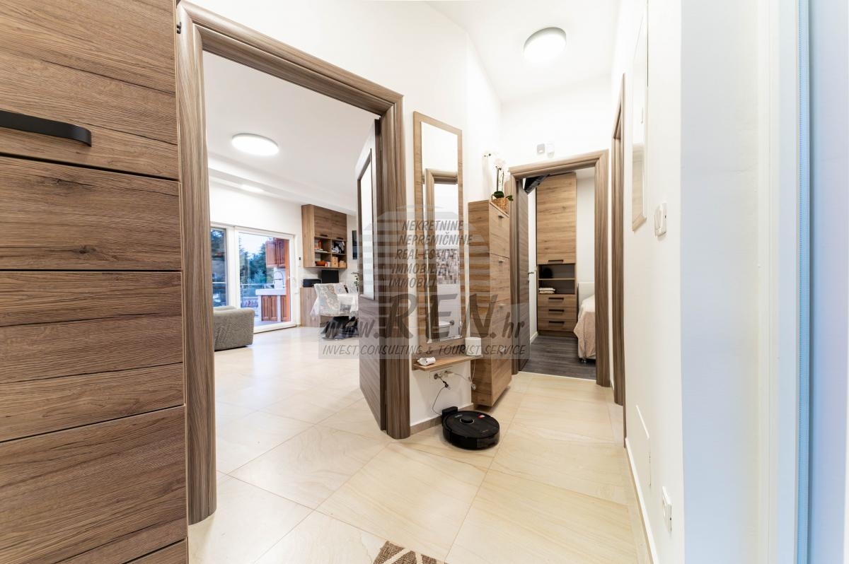 PRESTIGEHAUS MIT POOL – NUR 50 m VOM MEER 24