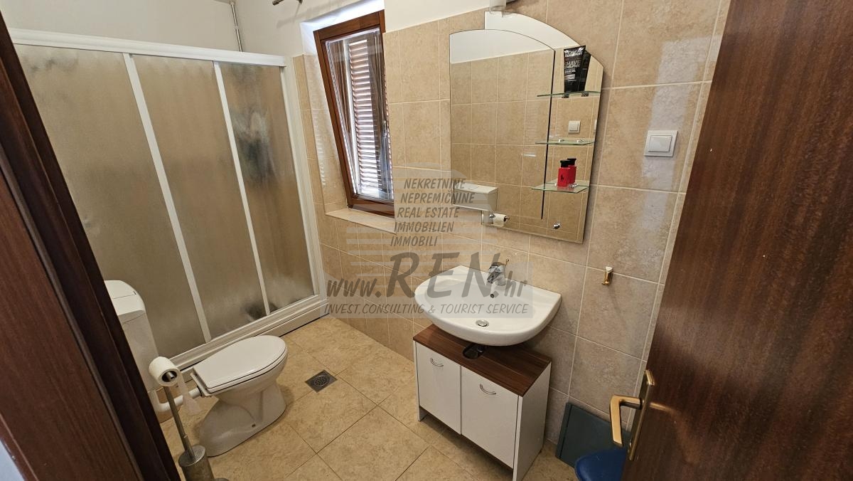 Obiteljski dom s vrtom i pogledom na more – Novigrad 15