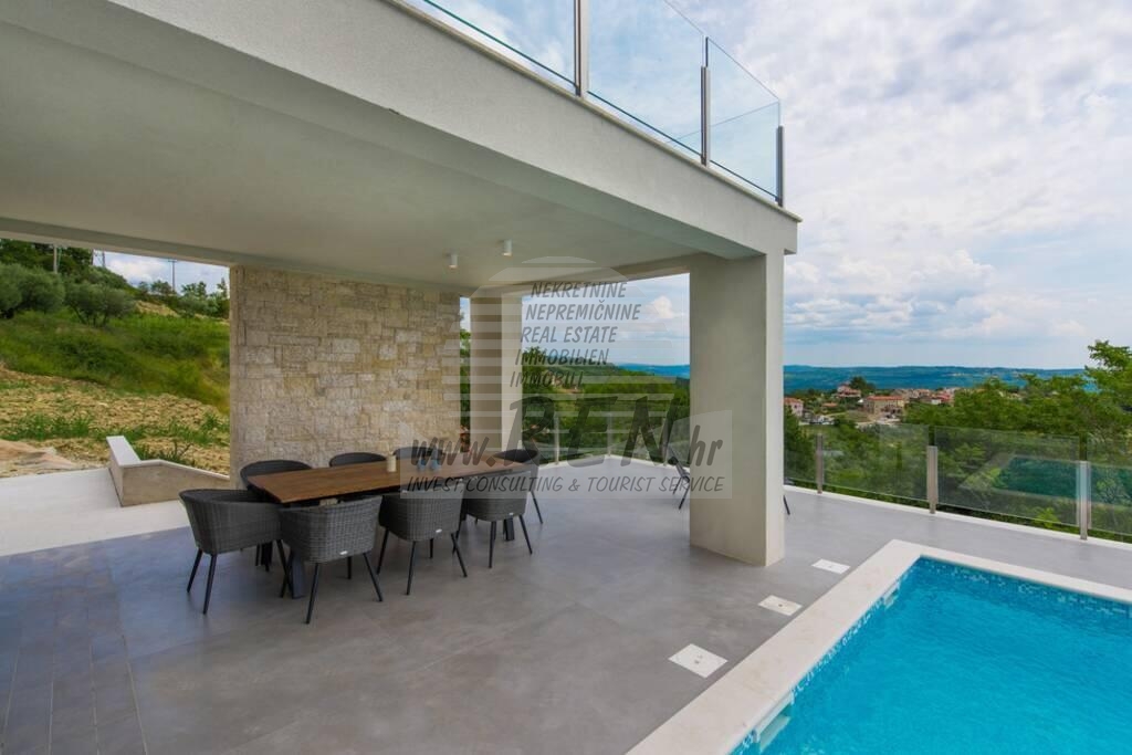 Vila v okolici Buja 19