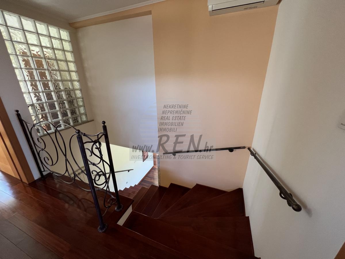 House with an olive grove and a view of the sea 28